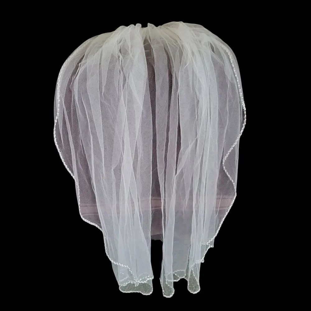 Bead trimmed veil